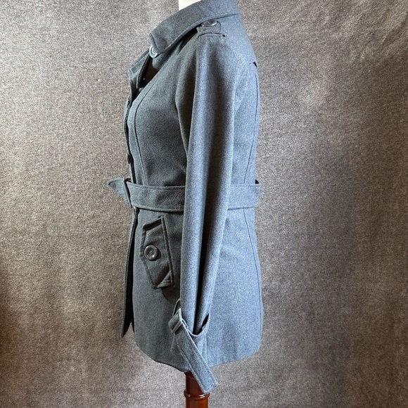 Chico’s Gray Wool Blend Belted Trench Coat
Double Breasted Notched Lapel - Picture 3 of 7